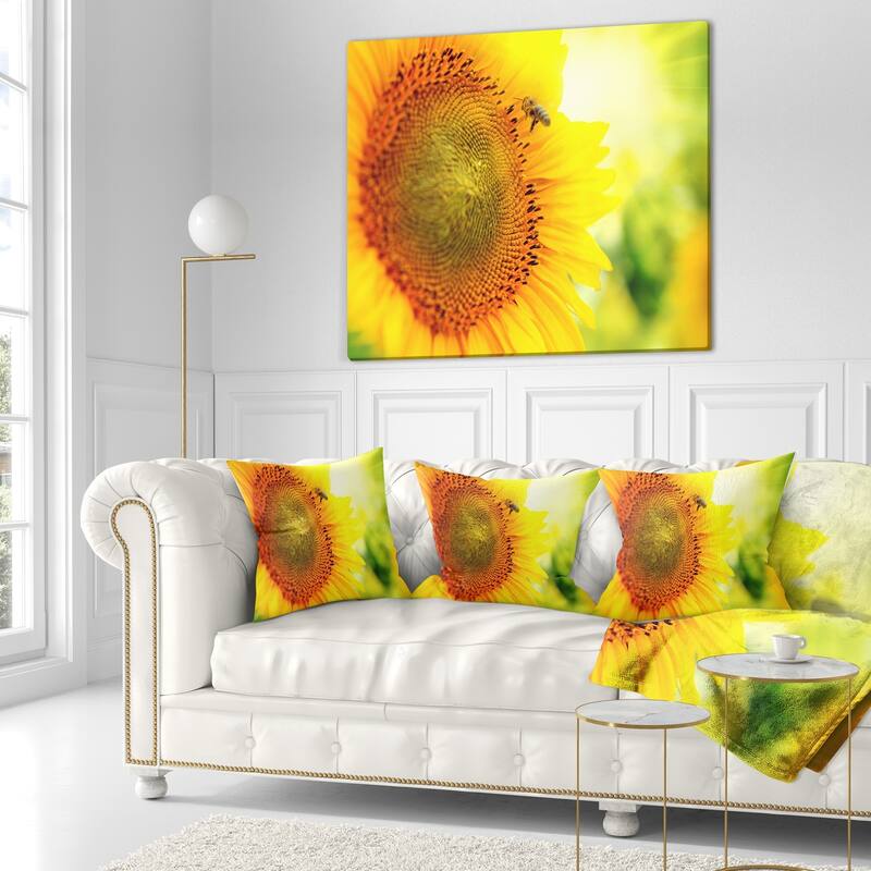 Designart 'Sunflower Blooming on Field' Animal Throw Pillow