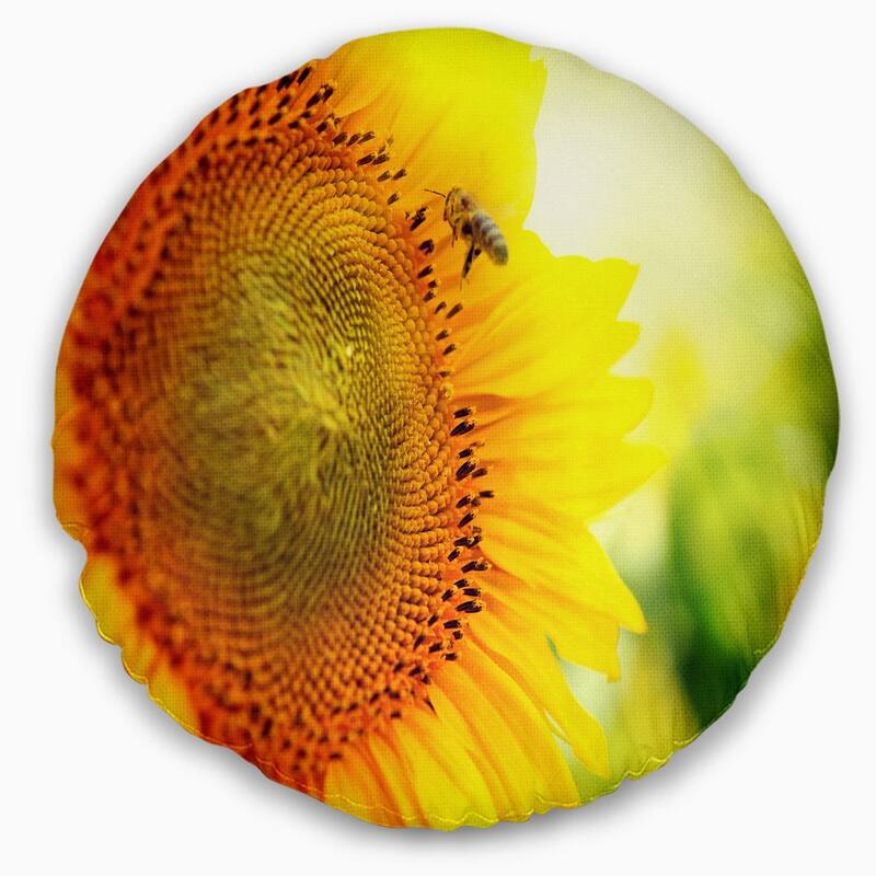 Designart 'Sunflower Blooming on Field' Animal Throw Pillow