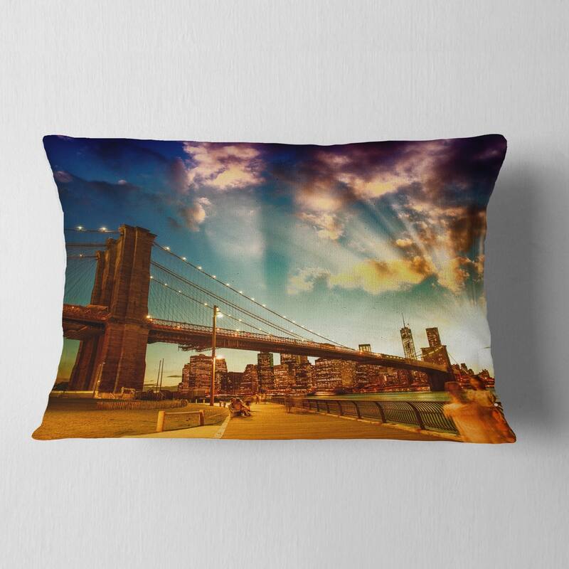 Designart 'Relaxing in Brooklyn Bridge Park' Cityscape Throw Pillow