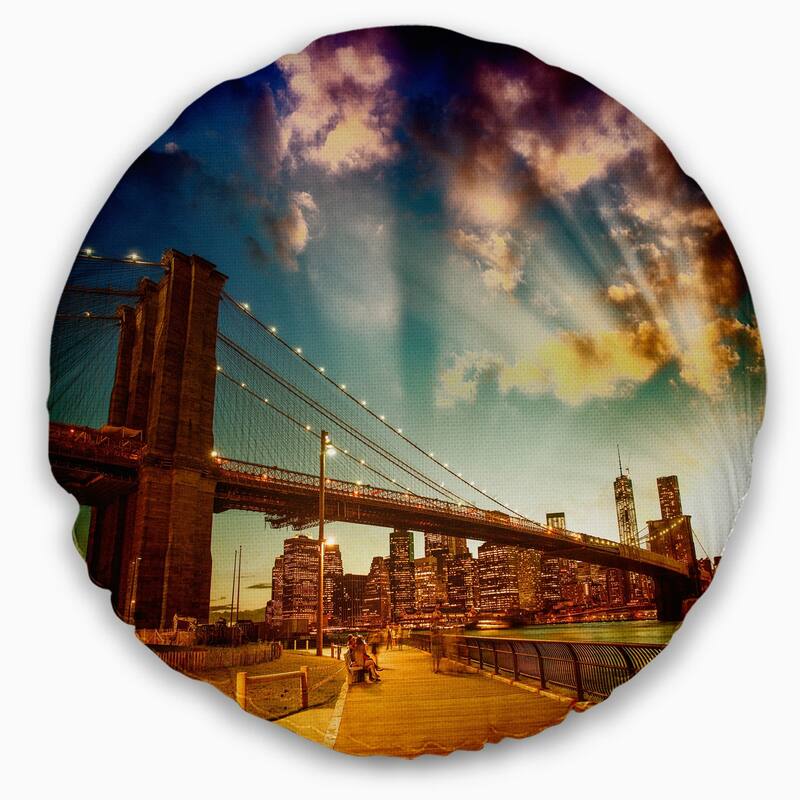 Designart 'Relaxing in Brooklyn Bridge Park' Cityscape Throw Pillow