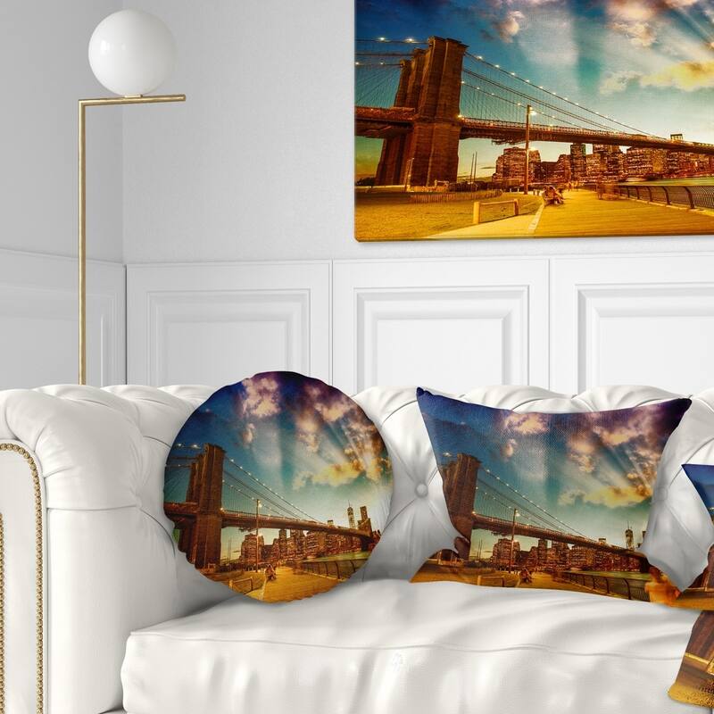 Designart 'Relaxing in Brooklyn Bridge Park' Cityscape Throw Pillow - Round - 16 inches round - Small
