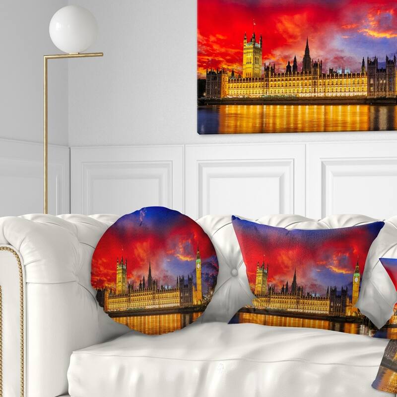 Designart 'House of Parliament at River Thames' Modern Cityscape Throw Pillow - Round - 20 inches round - Large