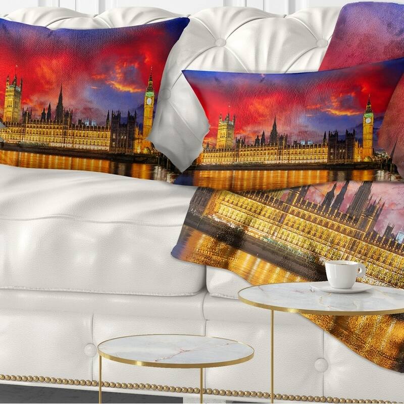 Designart 'House of Parliament at River Thames' Modern Cityscape Throw Pillow - Rectangle - 12 in. x 20 in. - Medium