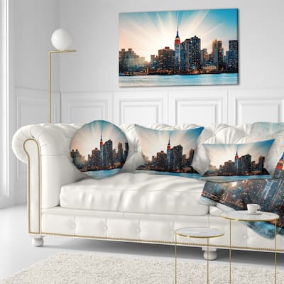 Designart 'Manhattan Skyline at Bright Sunset' Throw Pillow
