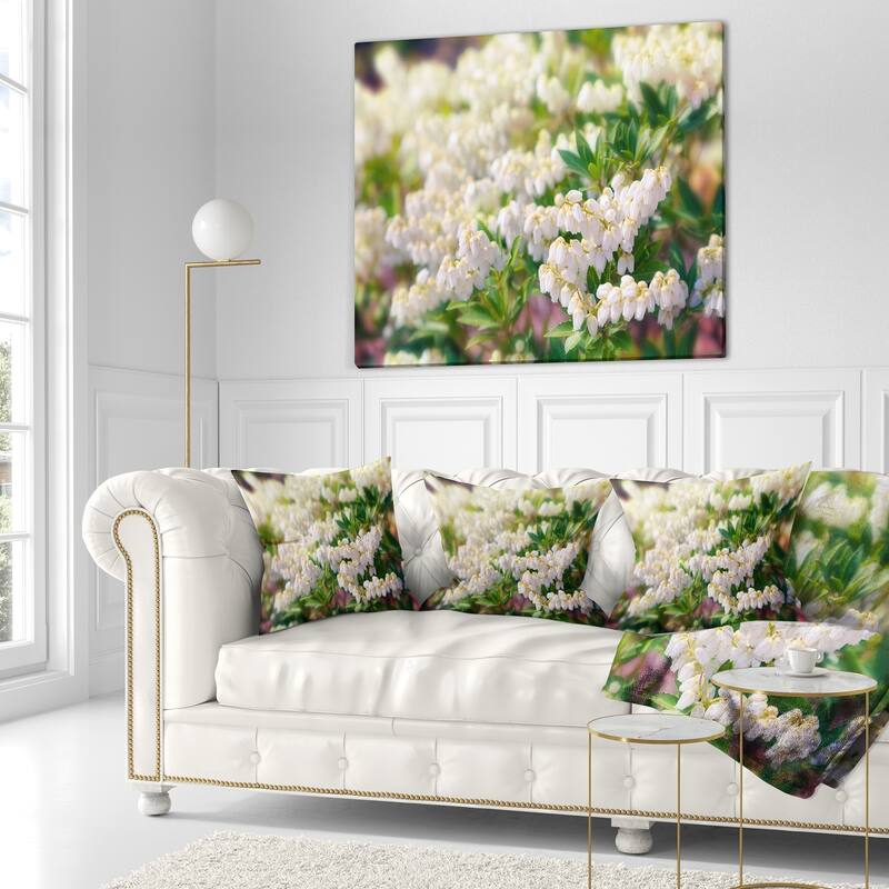 Designart 'Beautiful Blooming White Flowers' Floral Throw Pillow