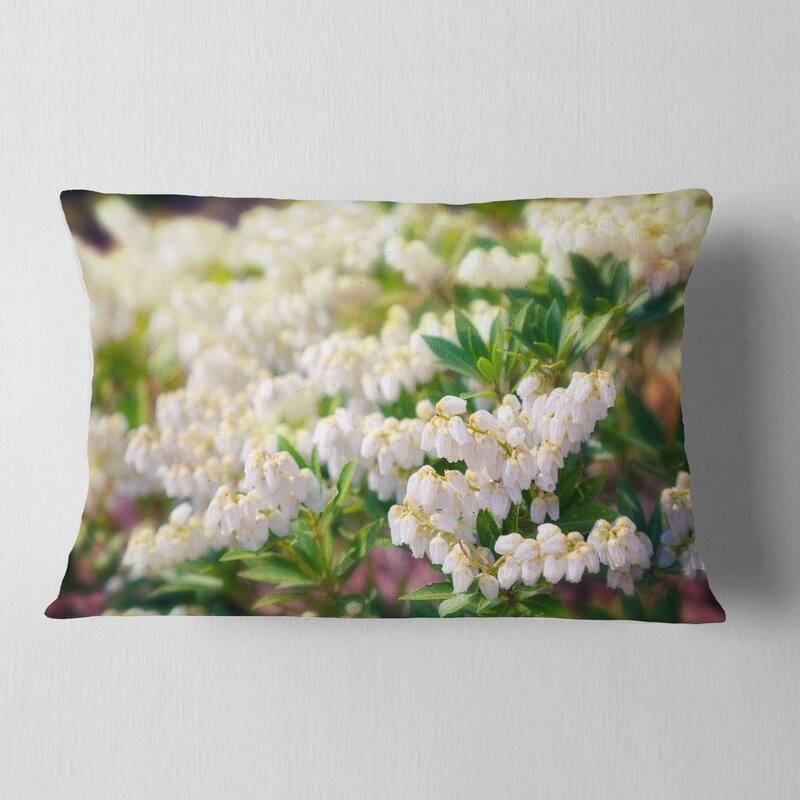 Designart 'Beautiful Blooming White Flowers' Floral Throw Pillow
