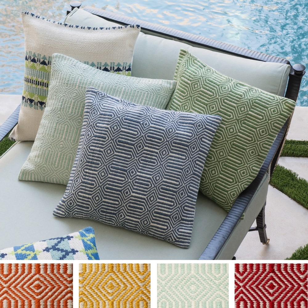 https://ak1.ostkcdn.com/images/products/20969666/Indoor-Outdoor-Geometric-Contemporary-22-inch-Throw-Pillow-or-Pillow-Cover-2409e0f9-41de-4e3a-962b-0b7fe274e3c9_1000.jpg
