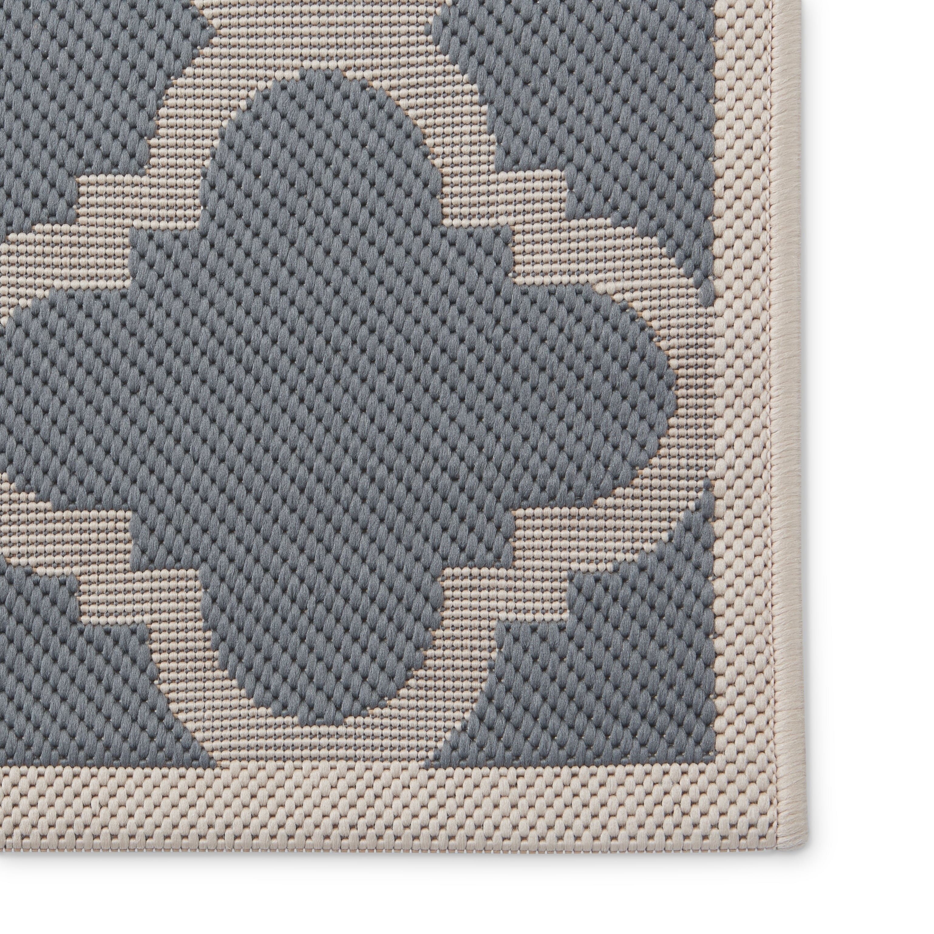 https://ak1.ostkcdn.com/images/products/21061290/Safavieh-Courtyard-Quatrefoil-Grey-Beige-Indoor-Outdoor-Rug-8d70556f-2965-4172-8940-d0324af36f07.jpg