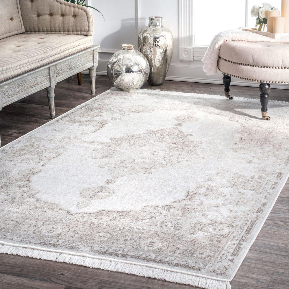 Nuloom Vintage Distressed Medallion Ivory Tassel Rug