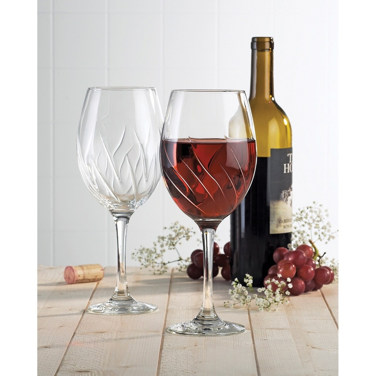 https://ak1.ostkcdn.com/images/products/21133728/Wine-Aerating-Glass-Set-of-2-18-oz-fa134bbd-34ae-4ac0-8a9b-069988d88734.jpg