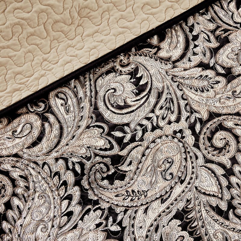 Madison Park Aubrey 6 Piece Jacquard Quilt Set with Throw Pillows