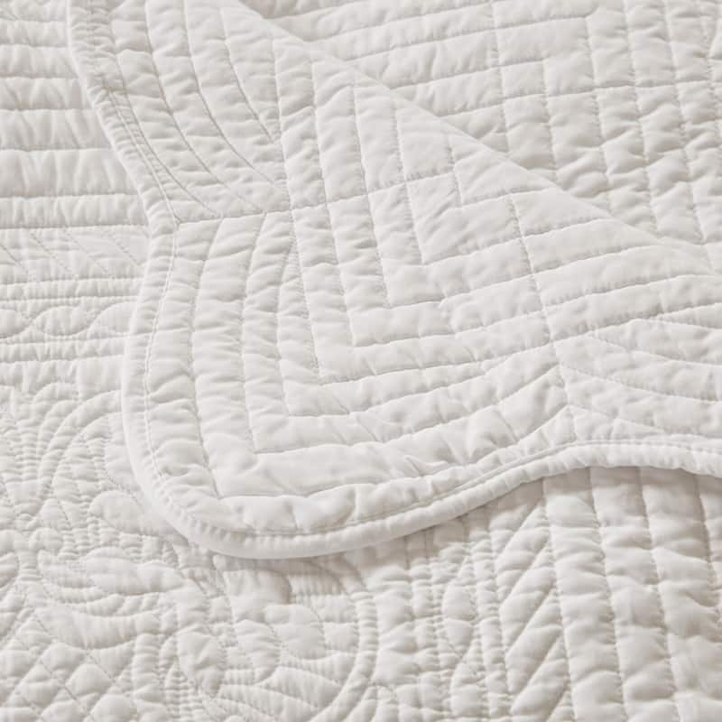Madison Park Tuscany Oversized Quilted Throw with Scalloped Edges