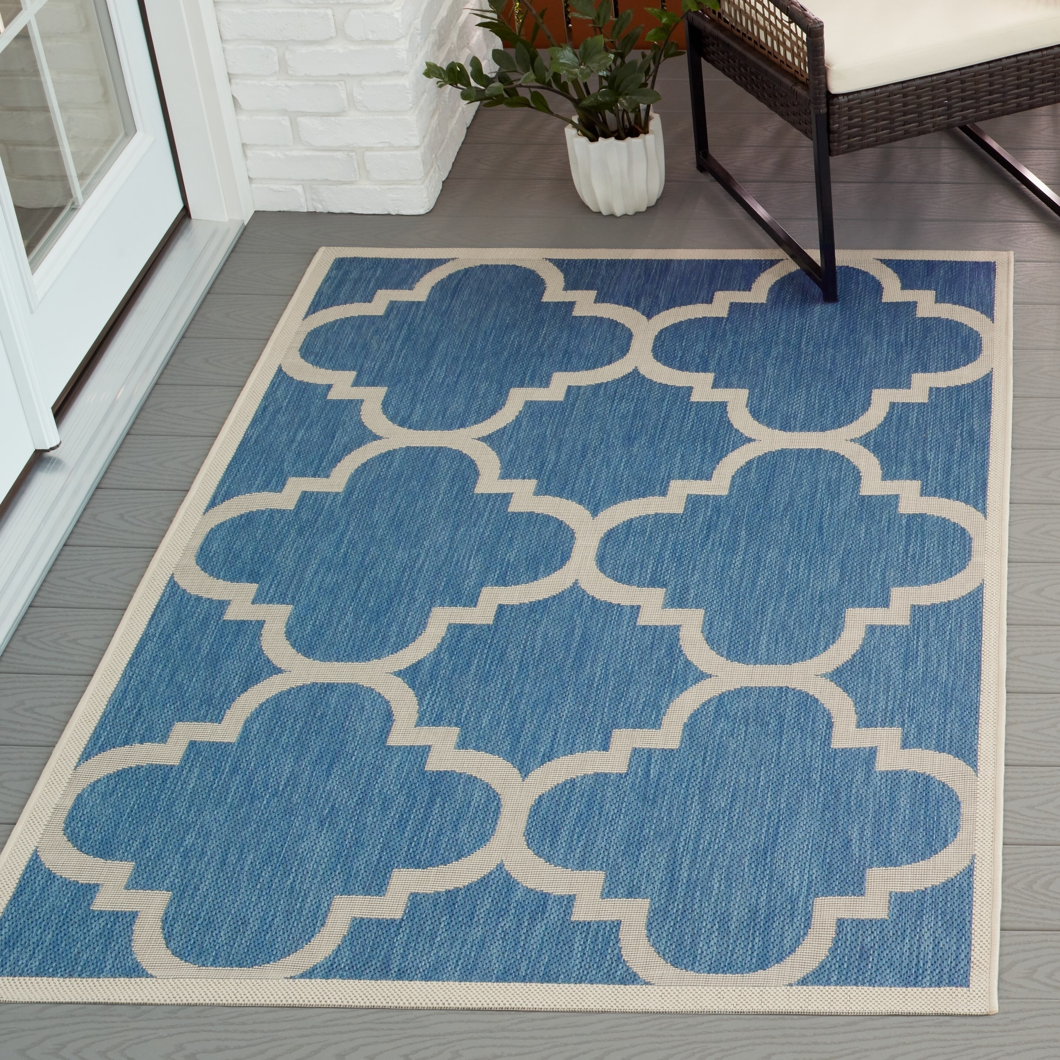 Safavieh Courtyard Quatrefoil Black/ Beige Indoor/ Outdoor Rug - Black - 2'  x 3'7 - Bed Bath & Beyond - 21209900