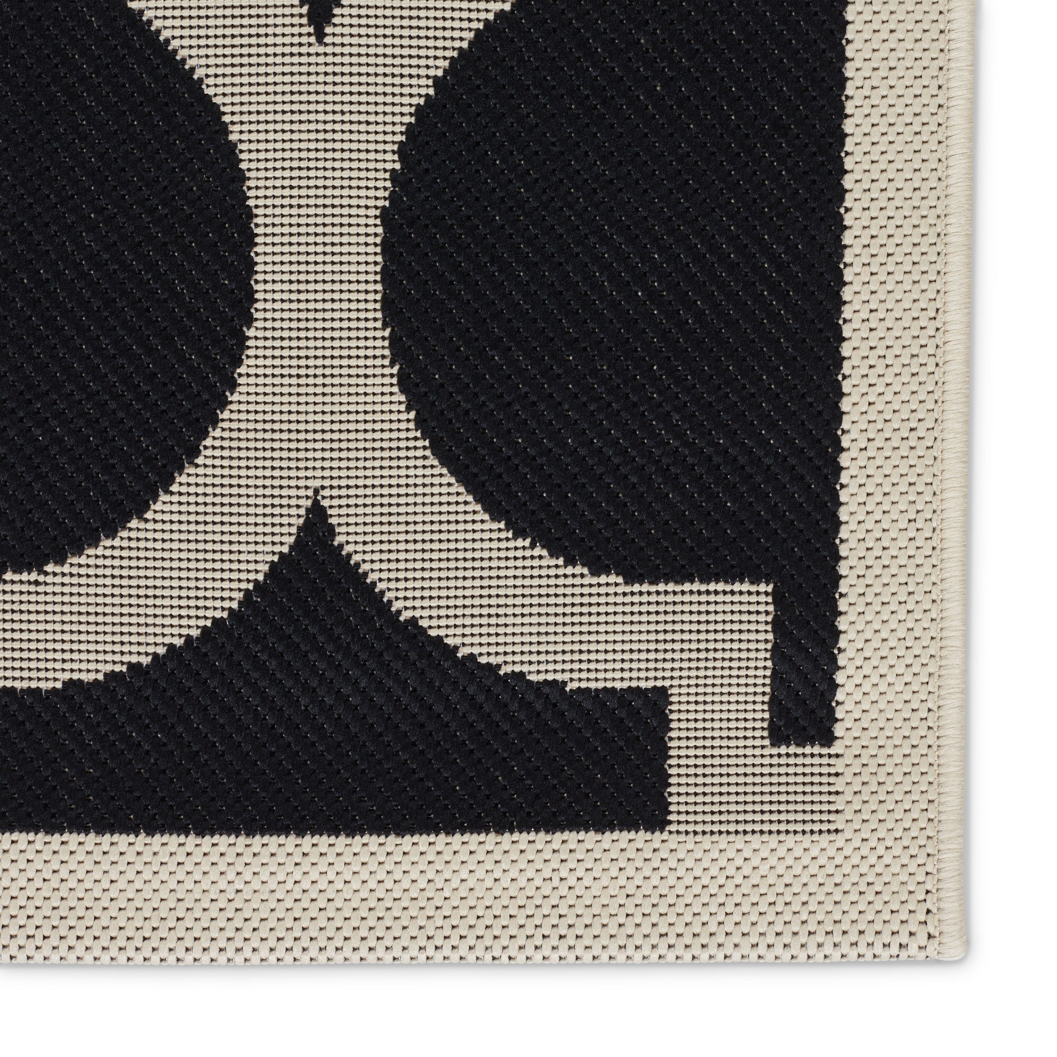 Safavieh Courtyard Quatrefoil Black/ Beige Indoor/ Outdoor Rug - Black - 2'  x 3'7 - Bed Bath & Beyond - 21209900