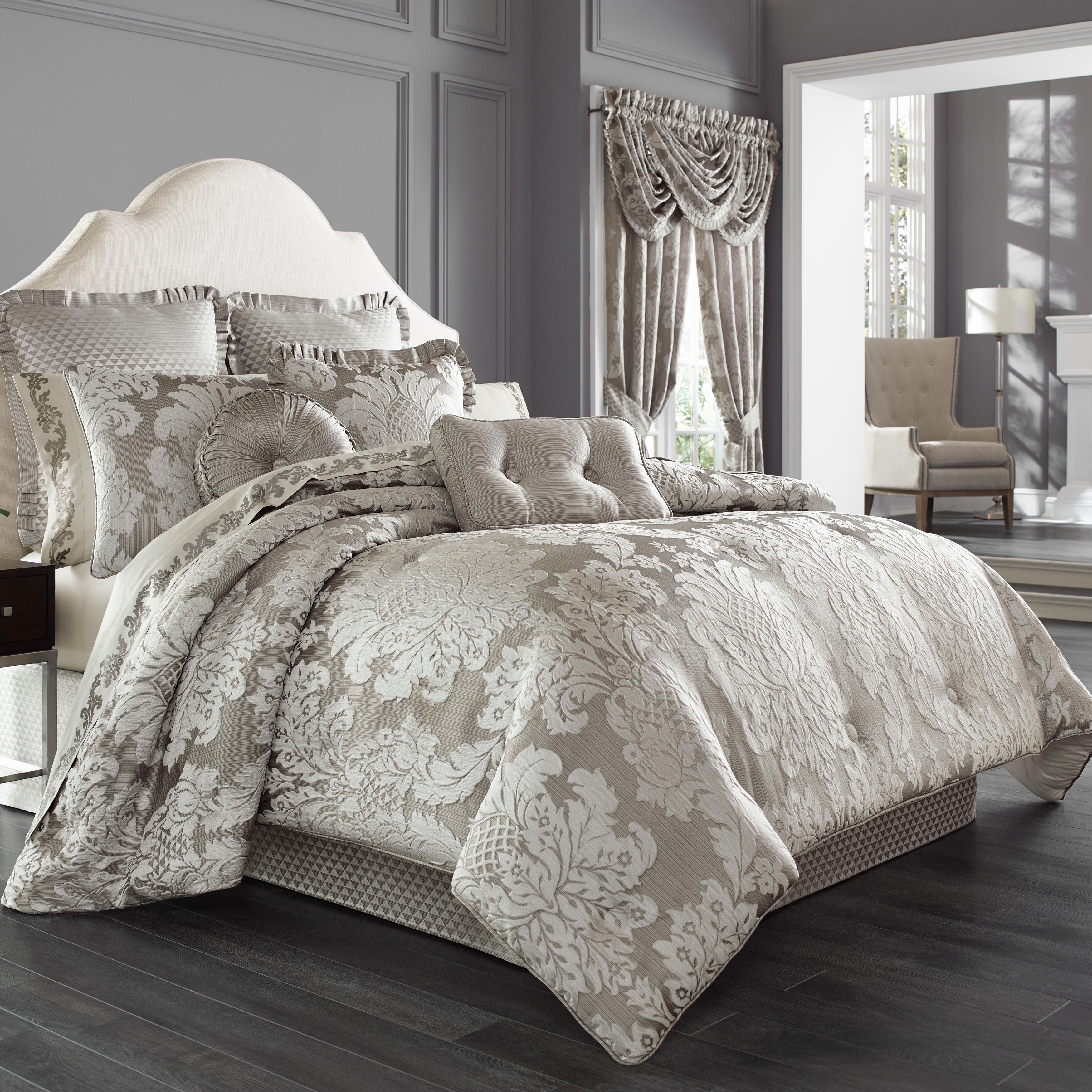 Shop Five Queens Court Carly Woven Jacquard 4 piece King size Comforter