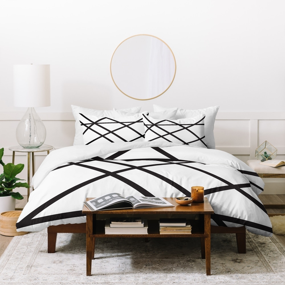 https://ak1.ostkcdn.com/images/products/21454062/Vy-La-White-and-Black-Lines-Duvet-Cover-Set-fd46dc53-4d05-4f36-af76-8a1405492e96_1000.jpg