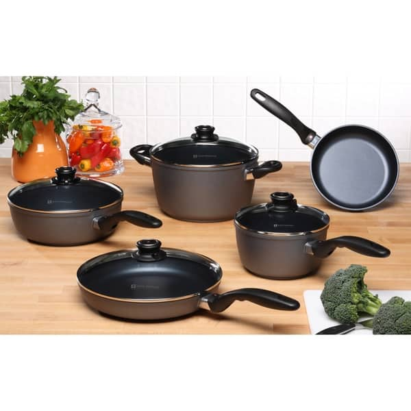 https://ak1.ostkcdn.com/images/products/21500118/Swiss-Diamond-HD-9-Piece-Set-Kitchen-Essentials-Set-e98956a7-4c3b-402c-82a3-363f09b6fcd5_600.jpg?impolicy=medium