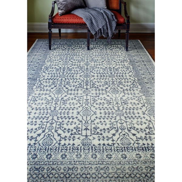 Noelle Ivory/Blue Transitional Area Rug - 5' x 7'6"