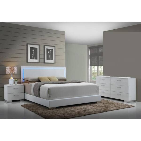 Shop Porter Exquisite 3 Piece Bedroom Set With Dresser