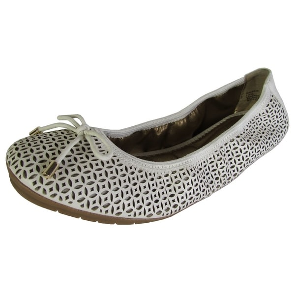 womens flat shoes white
