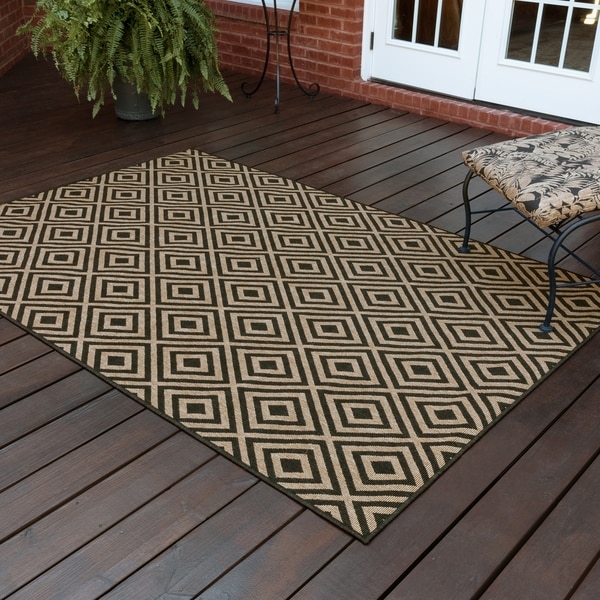 Port Graham Geometric Diamond Black/ Tan Loop Pile Indoor/ Outdoor Area