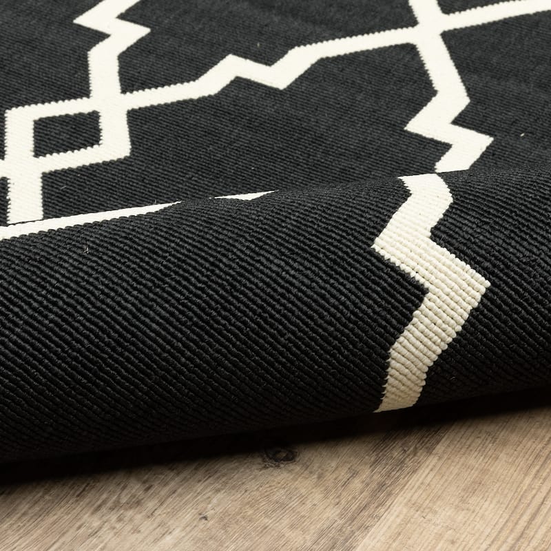 Style Haven Marianna Ornate Lattice Black/ Off-White Loop Pile Indoor Outdoor Area Rug