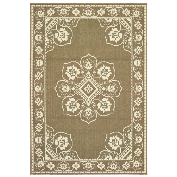 Bordered Medallion Tan/ Ivory Loop Pile Indoor-Outdoor Area Rug - 5'3" x 7'6"