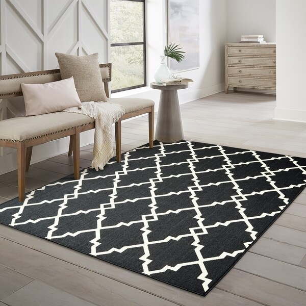 Havenside Home Pelican Ornate Lattice Black/ Ivory Loop Pile Indoor/ Outdoor Area Rug - 1'9" x 3'9"