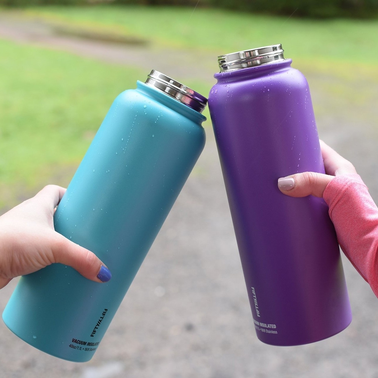 https://ak1.ostkcdn.com/images/products/21866414/40-oz.-Vacuum-Insulated-Bottle-with-Wide-Mouth-3-Finger-Handle-Lid-in-Winter-White-e5a911ef-f527-40d9-8174-43082474ff17.jpg