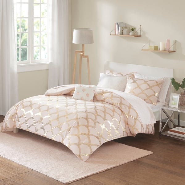 Shop Intelligent Design Kaylee Metallic Comforter And Sheet Set