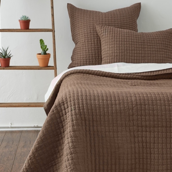 Cottage Home Karina 100 percent Linen Quilt. Opens flyout.