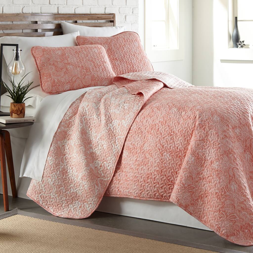 Vilano Ultra-Soft Lightweight Perfect Paisley 3-piece Quilt and Sham Set