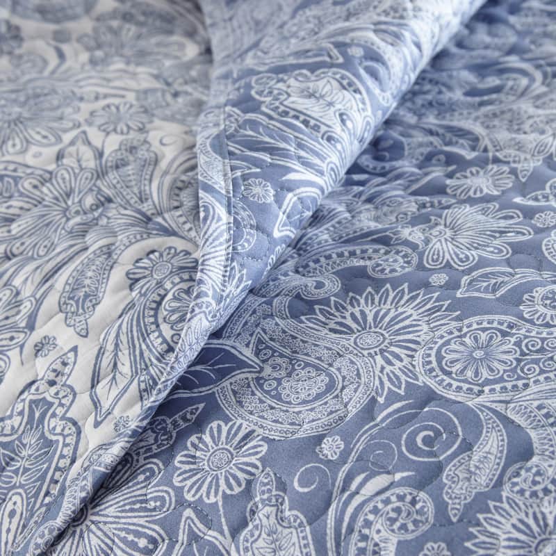 Vilano Ultra-Soft Lightweight Perfect Paisley 3-piece Quilt and Sham Set