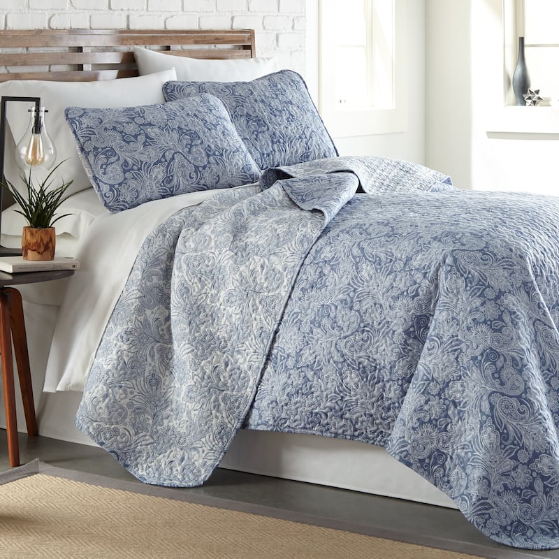 Vilano Ultra-Soft Lightweight Perfect Paisley 3-piece Quilt and Sham Set - Blue - King - Cal King