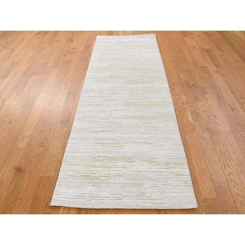 Hand Knotted Ivory Modern & Contemporary with Wool & Silk Oriental Rug (2'6" x 8'3") - 2'6" x 8'3"