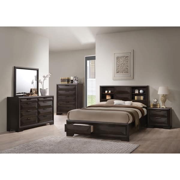 Woodcreek Brown 7 Pc Queen Panel Bedroom