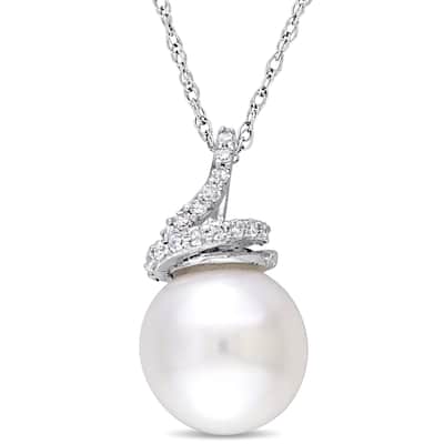 Miadora 10k White Gold CFW Pearl 1/10ct TDW Diamond Swirl Necklace (9-10mm)