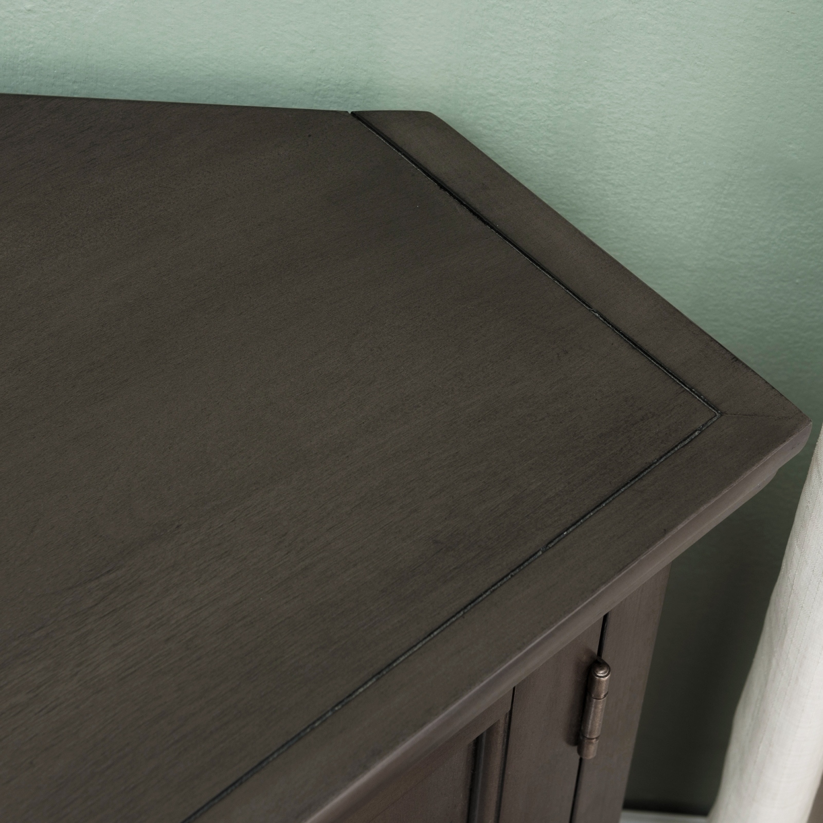 送料無料 いつまで Leick Home 84386 Corner TV Stand with Enclosed Storage - On テレビ台