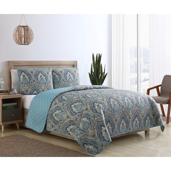 VCNY Home Cleo Reversible Damask Quilt Set