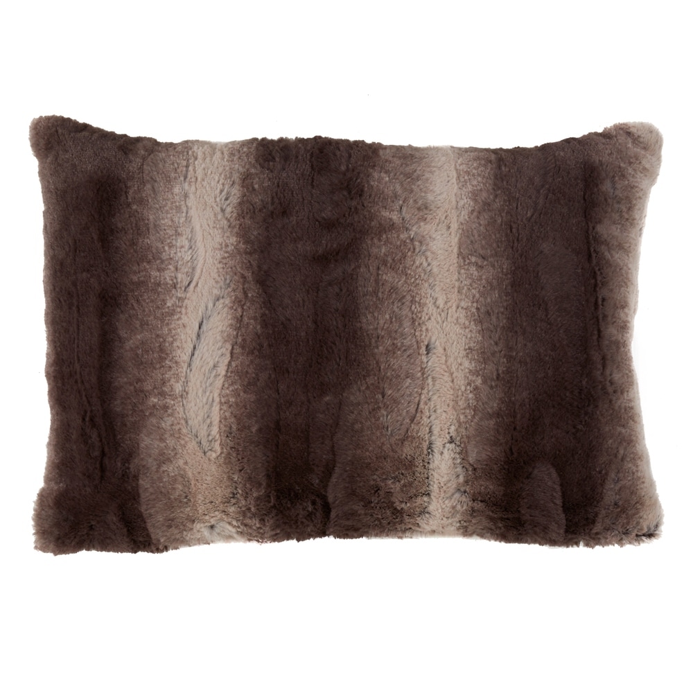 https://ak1.ostkcdn.com/images/products/22814843/Faux-Fur-Decorative-Poly-Filled-Throw-Pillow-5b4d1523-2541-47d8-bd08-46dacf38e53d_1000.jpg