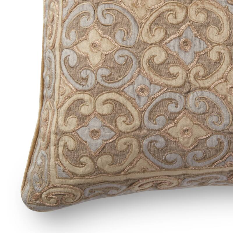 Traditional Medallion Cotton Velvet Applique 22-inch Pillow Cover