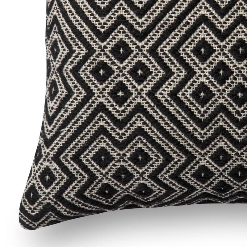 Indoor/ Outdoor Moroccan Geometric 22-inch Throw Pillow
