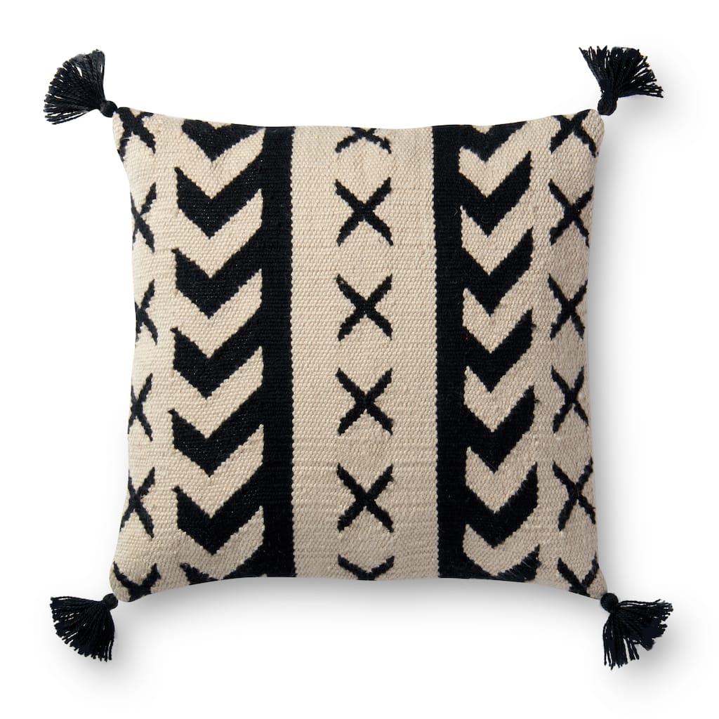 Indoor/ Outdoor Black/ Ivory Southwest 22-inch Pillow Cover with Tassles