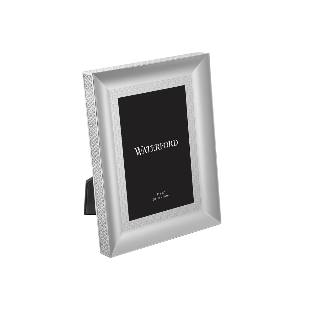 https://ak1.ostkcdn.com/images/products/22974468/Lismore-Diamond-Silver-Picture-Frame-a31ddcde-c6bc-42e3-ac78-9385c1f8a062_1000.jpg