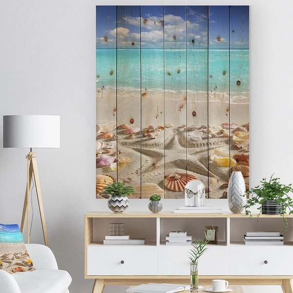 Designart 'Caribbean Sea Starfish' Beach And Shore Print on Natural Pine Wood - Blue