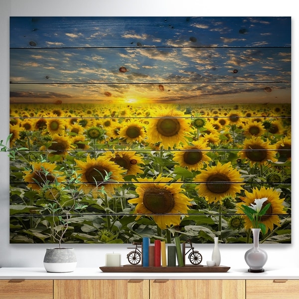 Designart 'Field of Blooming Sunflowers' Flower Print on Natural Pine Wood - Green