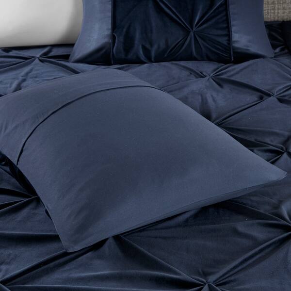 Shop Madison Park Delora Faux Velvet 5 Piece Duvet Cover Set 2