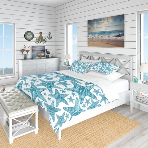 Designart 'Pattern of Blue Starfish' Coastal Bedding Set - Duvet Cover & Shams