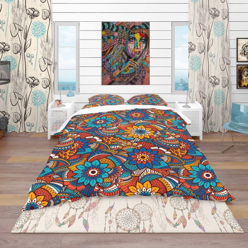 Designart 'Hand Drawn Pattern with Floral Elements' Bohemian & Eclectic Bedding Set - Duvet Cover & Shams