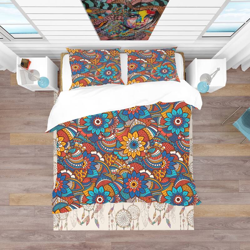 Designart 'Hand Drawn Pattern with Floral Elements' Bohemian & Eclectic Bedding Set - Duvet Cover & Shams